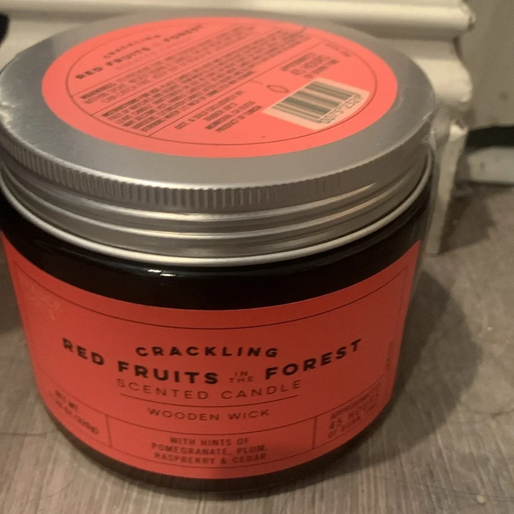 Trader Joe’s Crackling Wood Wick Red Fruits in the Forest Candle